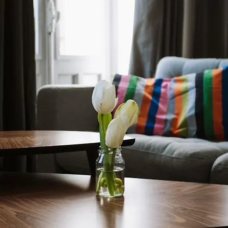 アパート Bright And Renovated Studio // 5min From The Train Station *