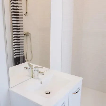 アパート Bright And Renovated Studio // 5min From The Train Station *