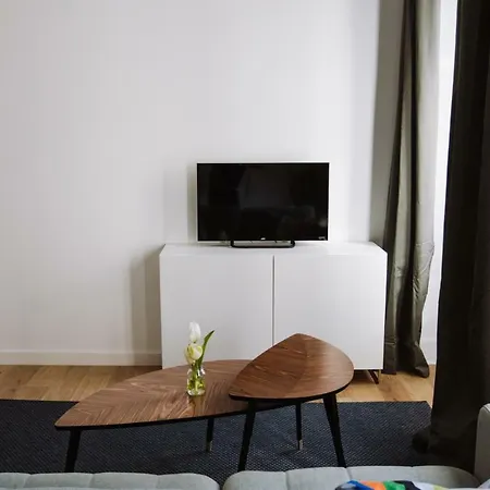 アパート Bright And Renovated Studio // 5min From The Train Station *